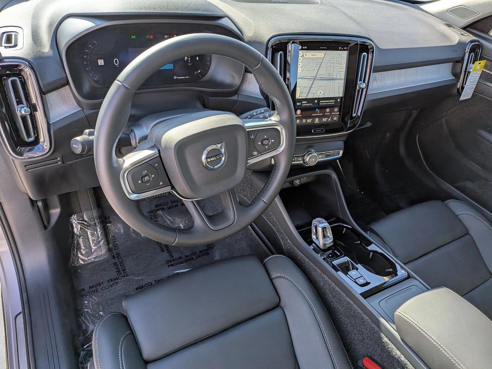 2026 Volvo XC40 photo 3