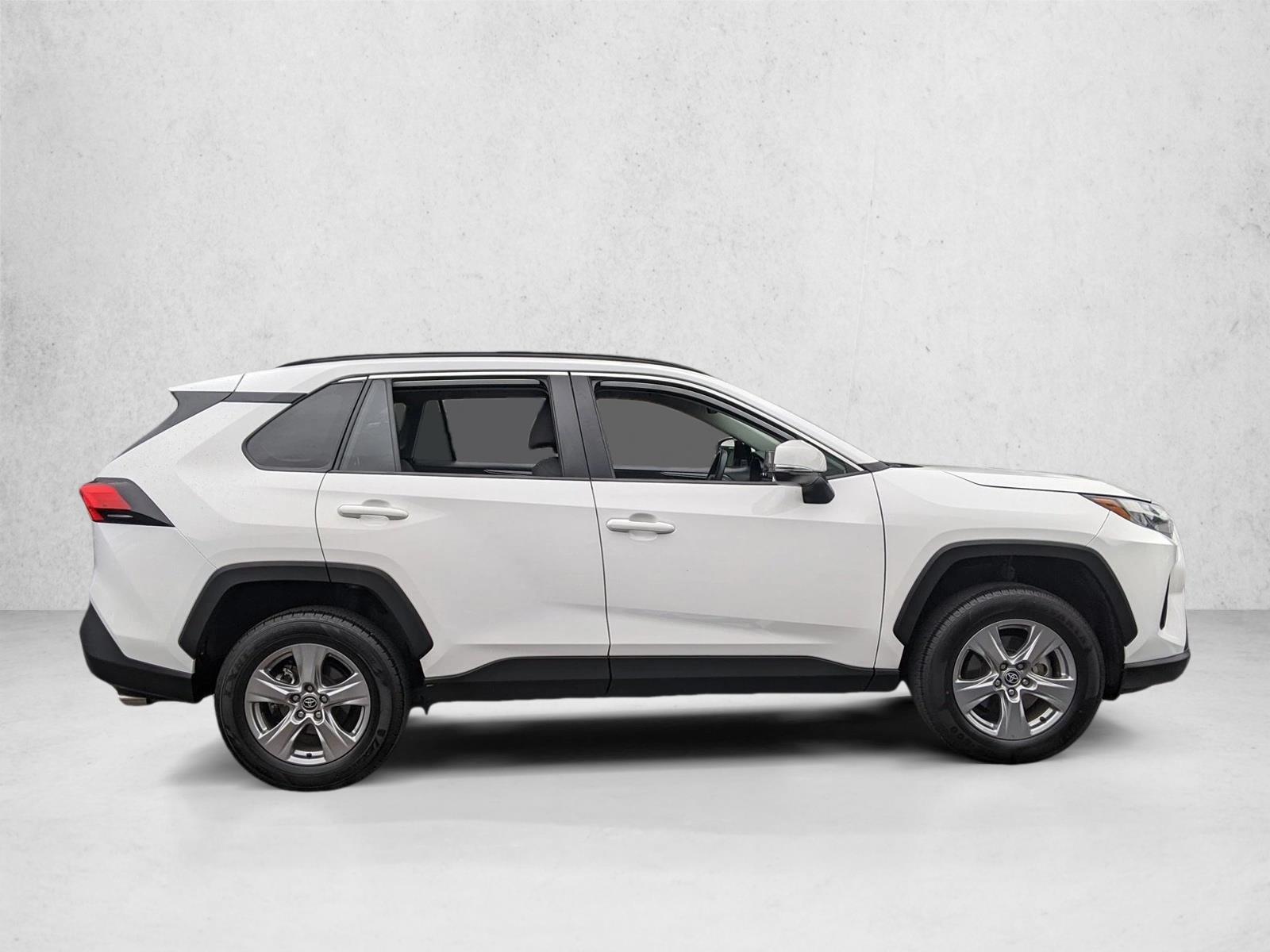 2023 Toyota RAV4 XLE photo 3