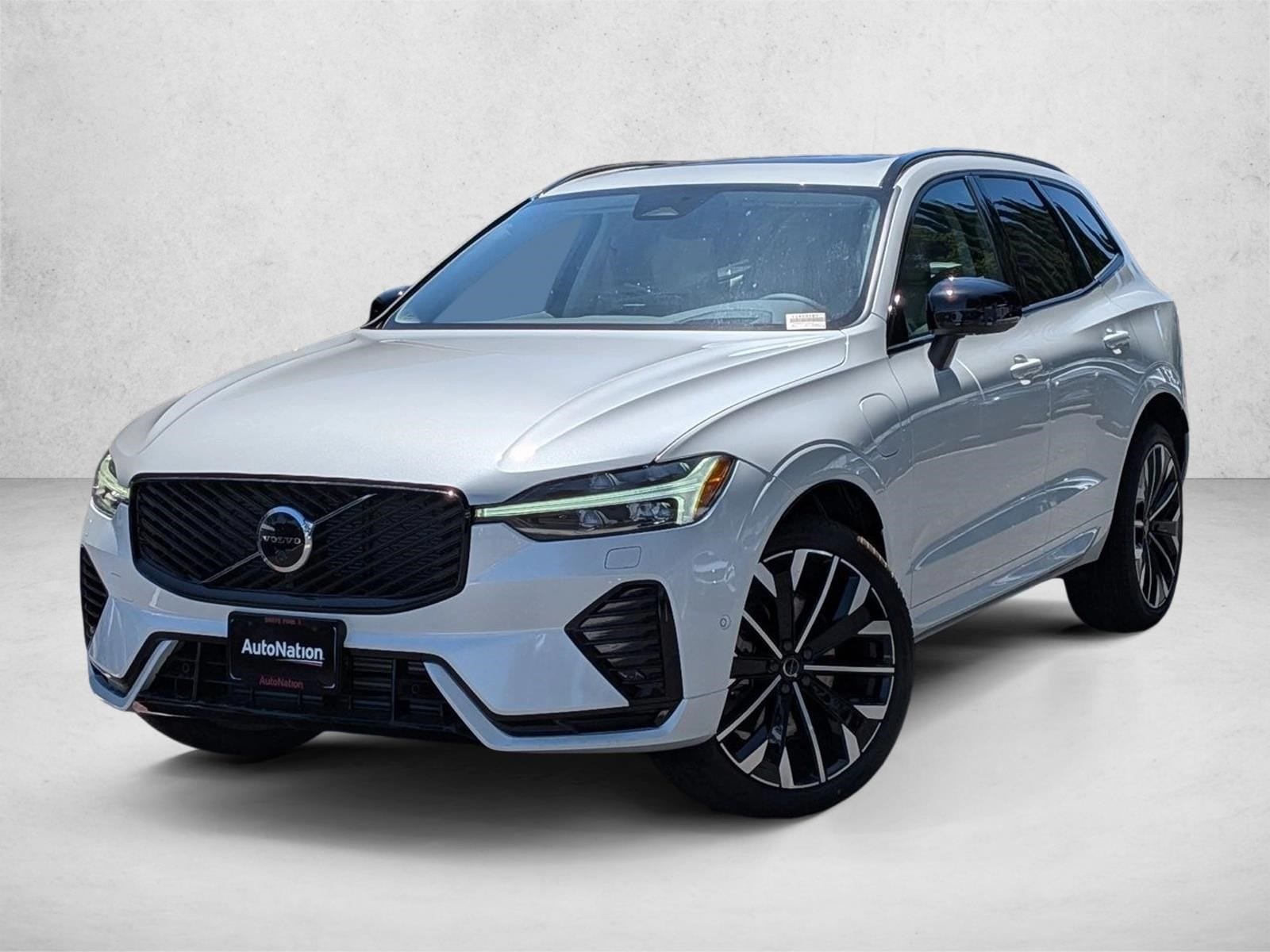 2026 Volvo XC60 T8 Ultra Dark AWD's photo