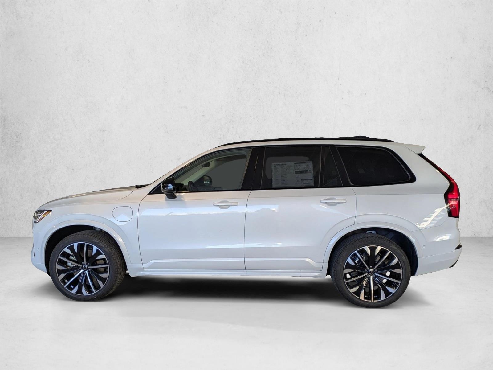 2026 Volvo XC90 plug-in hybrid Ultra Dark Theme photo 5