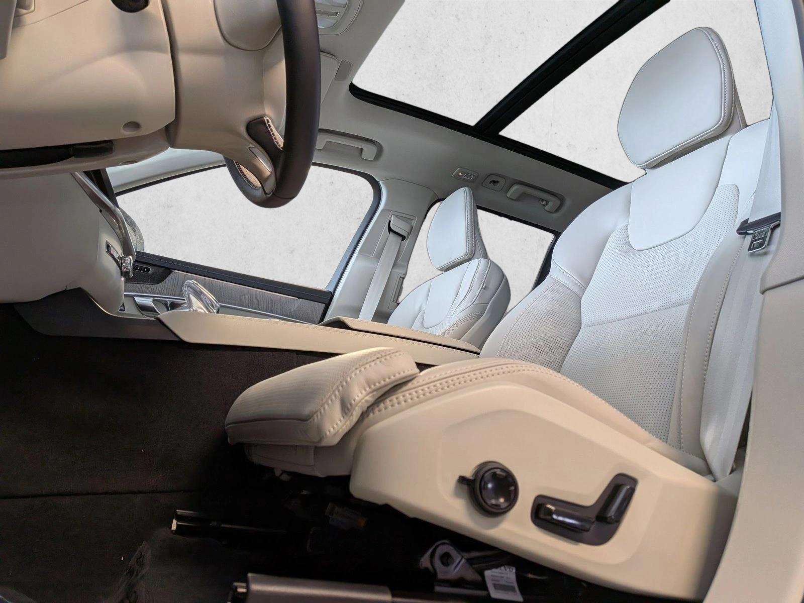 2026 Volvo XC90 plug-in hybrid Ultra photo 4