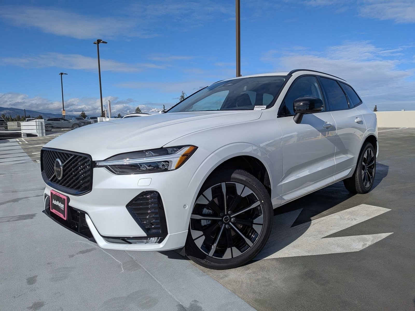 2026 Volvo XC60 Plus's photo