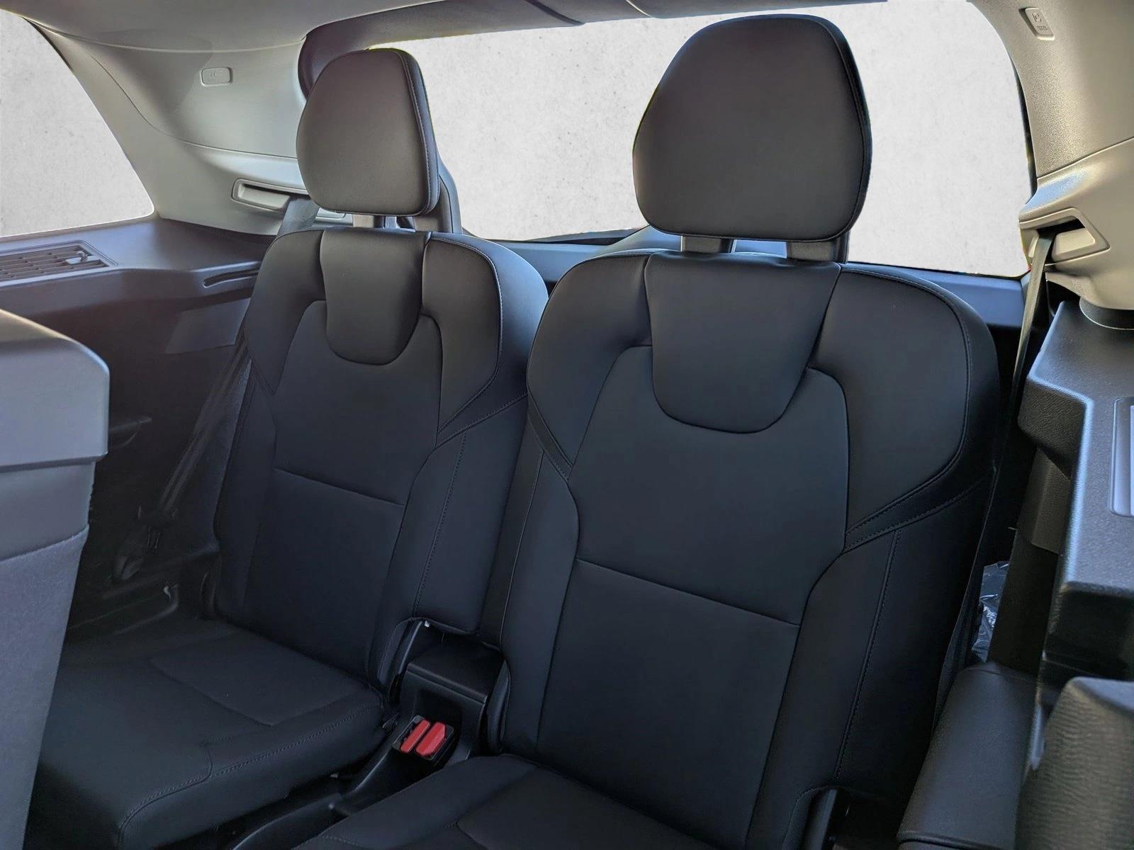 2026 Volvo XC90 Plus - Photo 18