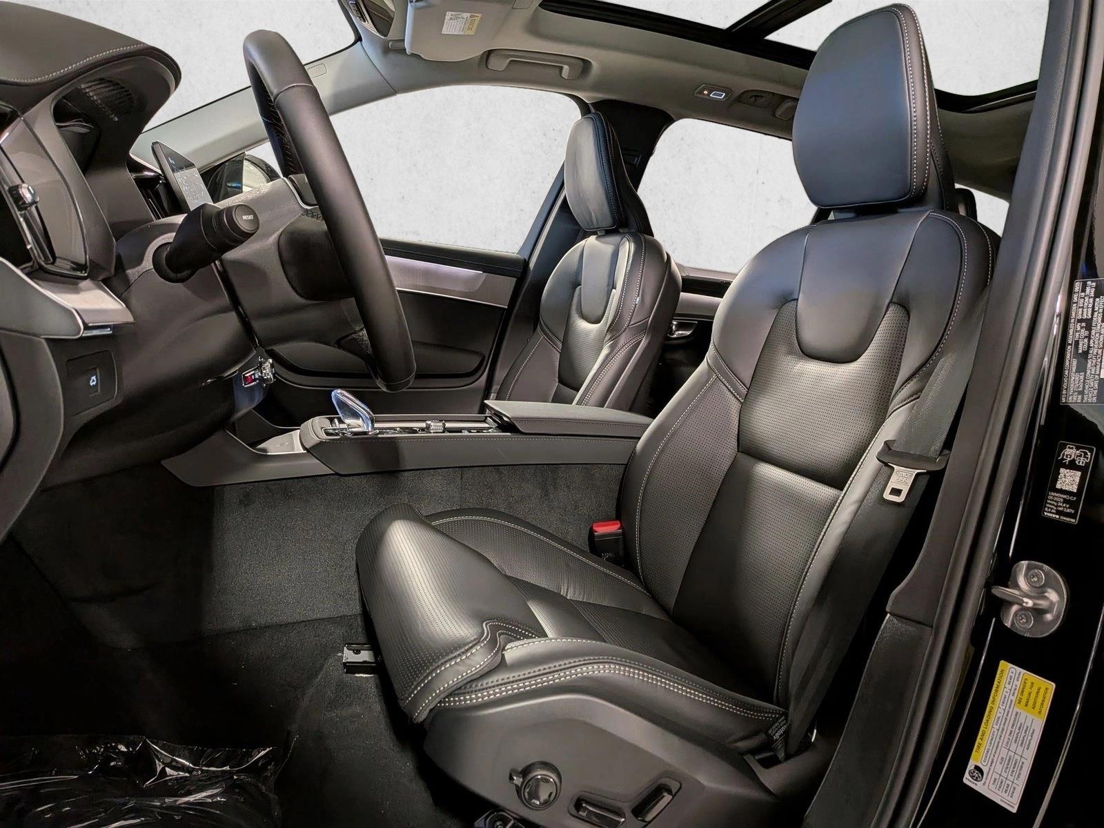 2026 Volvo XC90 Ultra Dark Theme photo 4