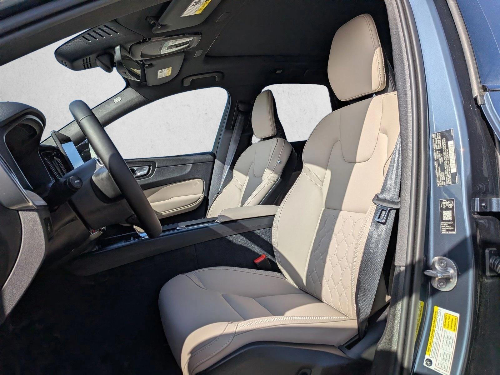 2026 Volvo XC60 Plus photo 4