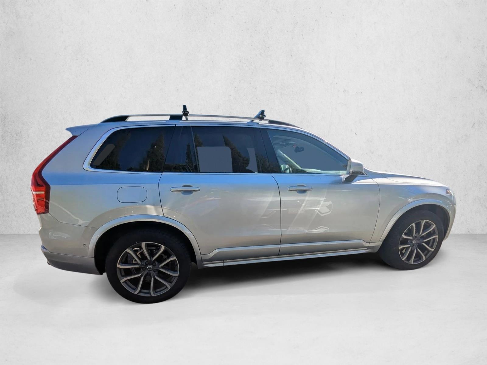 2019 Volvo XC90 T5 Momentum photo 4