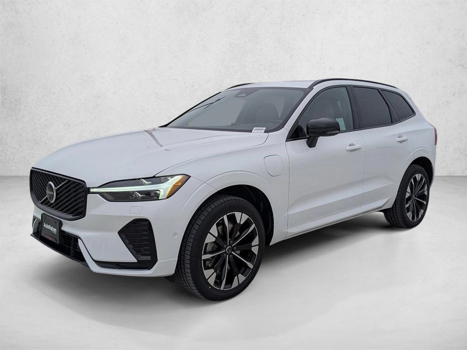2026 Volvo XC60 T8 Plus Dark AWD's photo