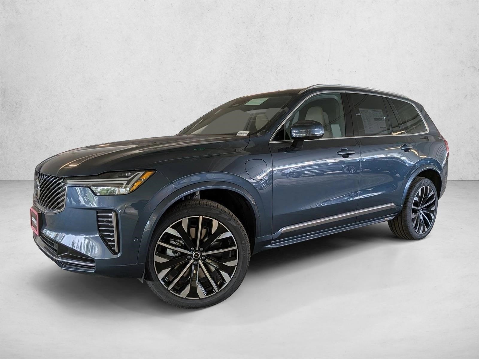 2026 Volvo XC90 Plus's photo