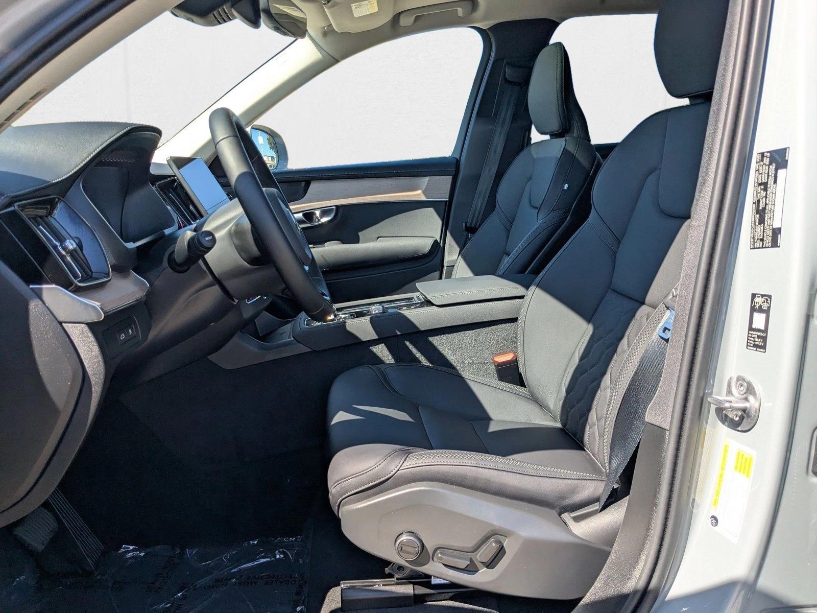 2026 Volvo XC90 plug-in hybrid Plus photo 4