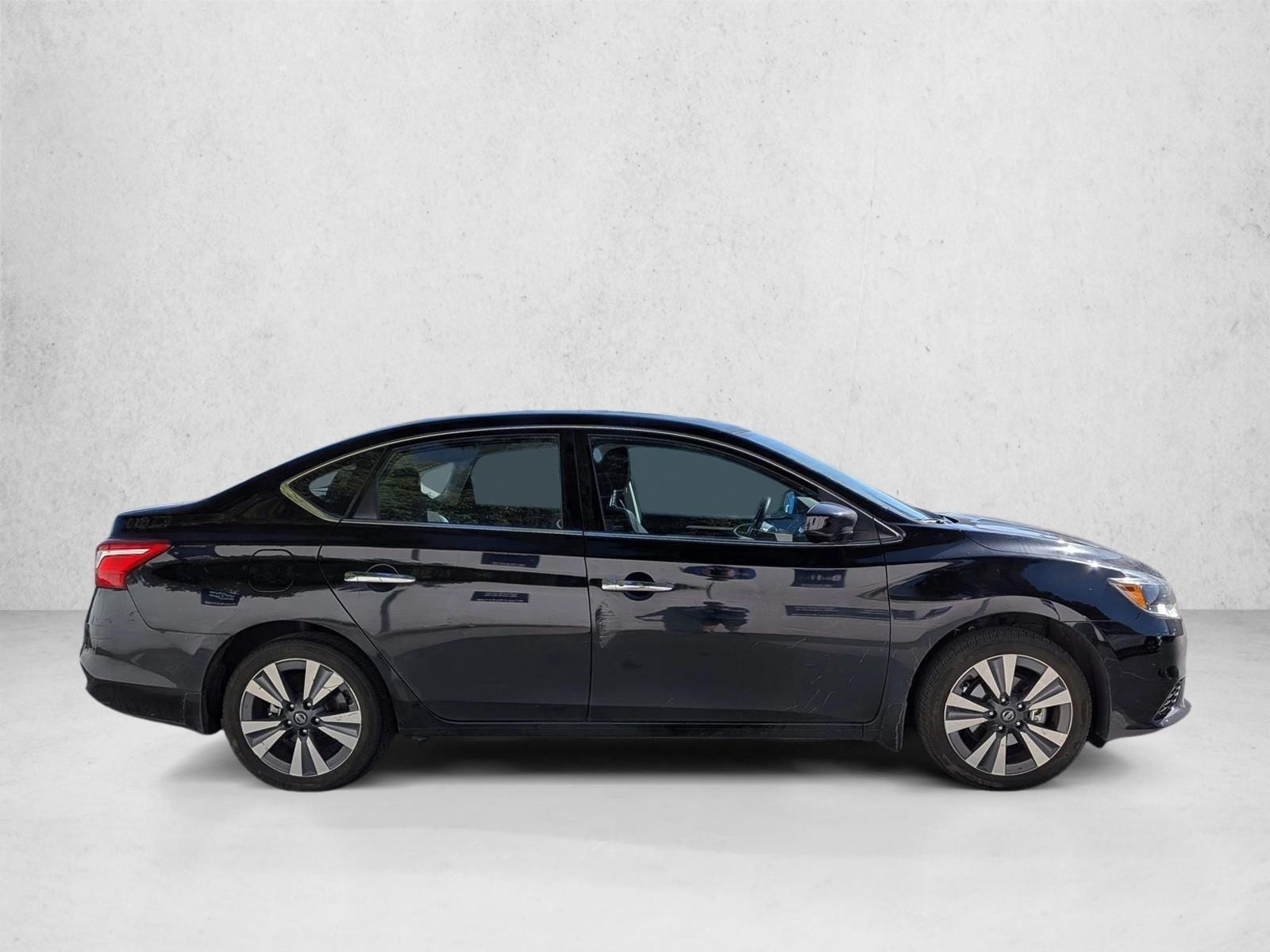2019 Nissan Sentra SV photo 4