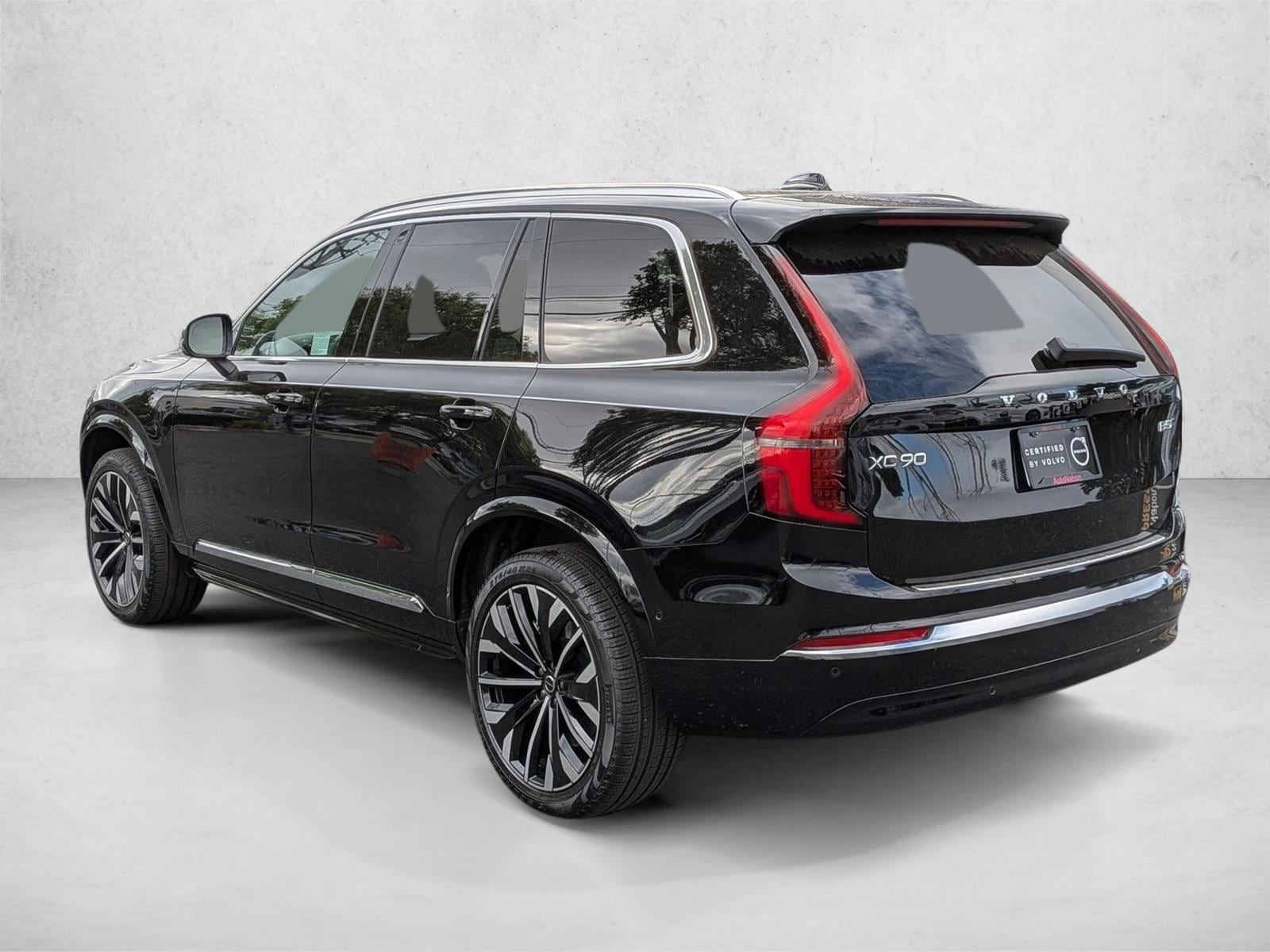 2026 Volvo XC90 B5 Plus 7-Seater photo 3