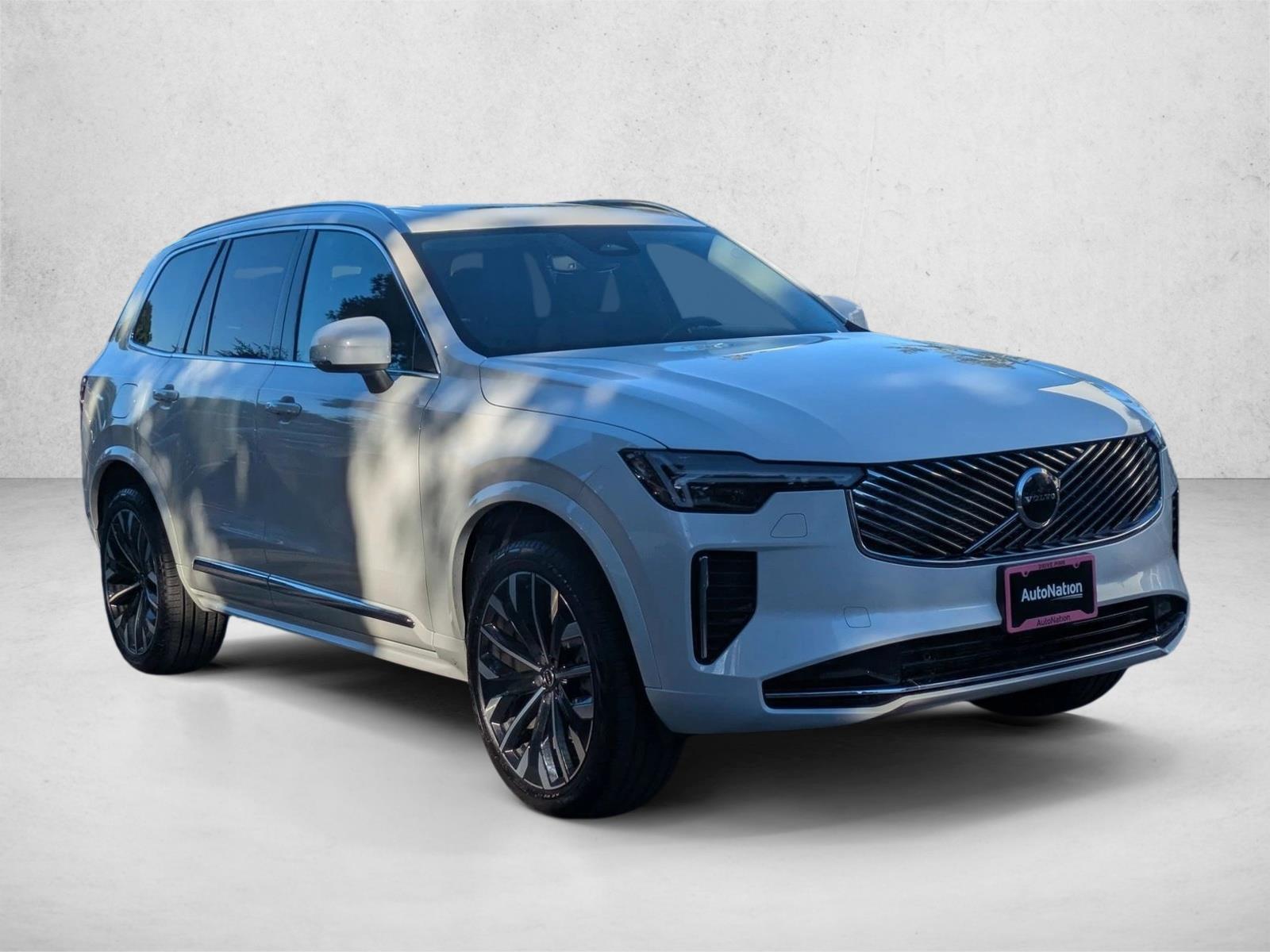 2025 Volvo XC90 Core photo 3