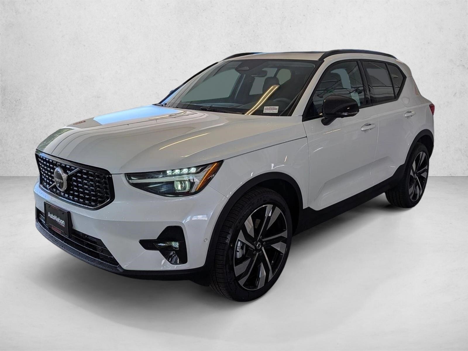 2026 Volvo XC40 B5 Ultra Dark AWD's photo