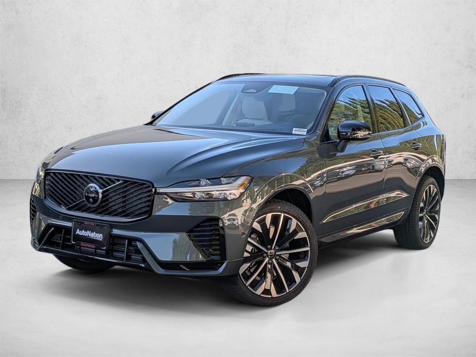 2026 Volvo XC60 T8 Ultra Dark AWD's photo