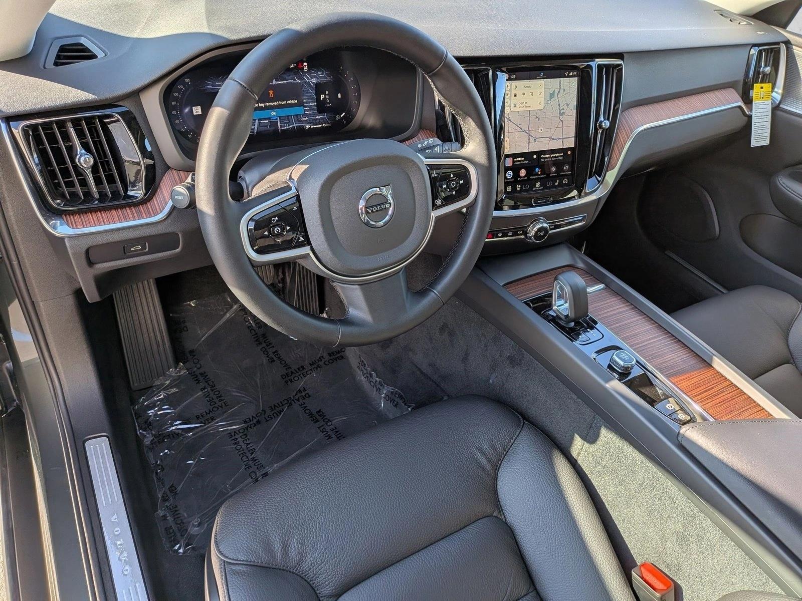 2026 Volvo V60 Cross Country Plus photo 3