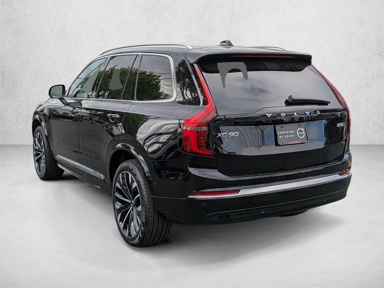 2026 Volvo XC90 B5 Plus 7-Seater photo 3