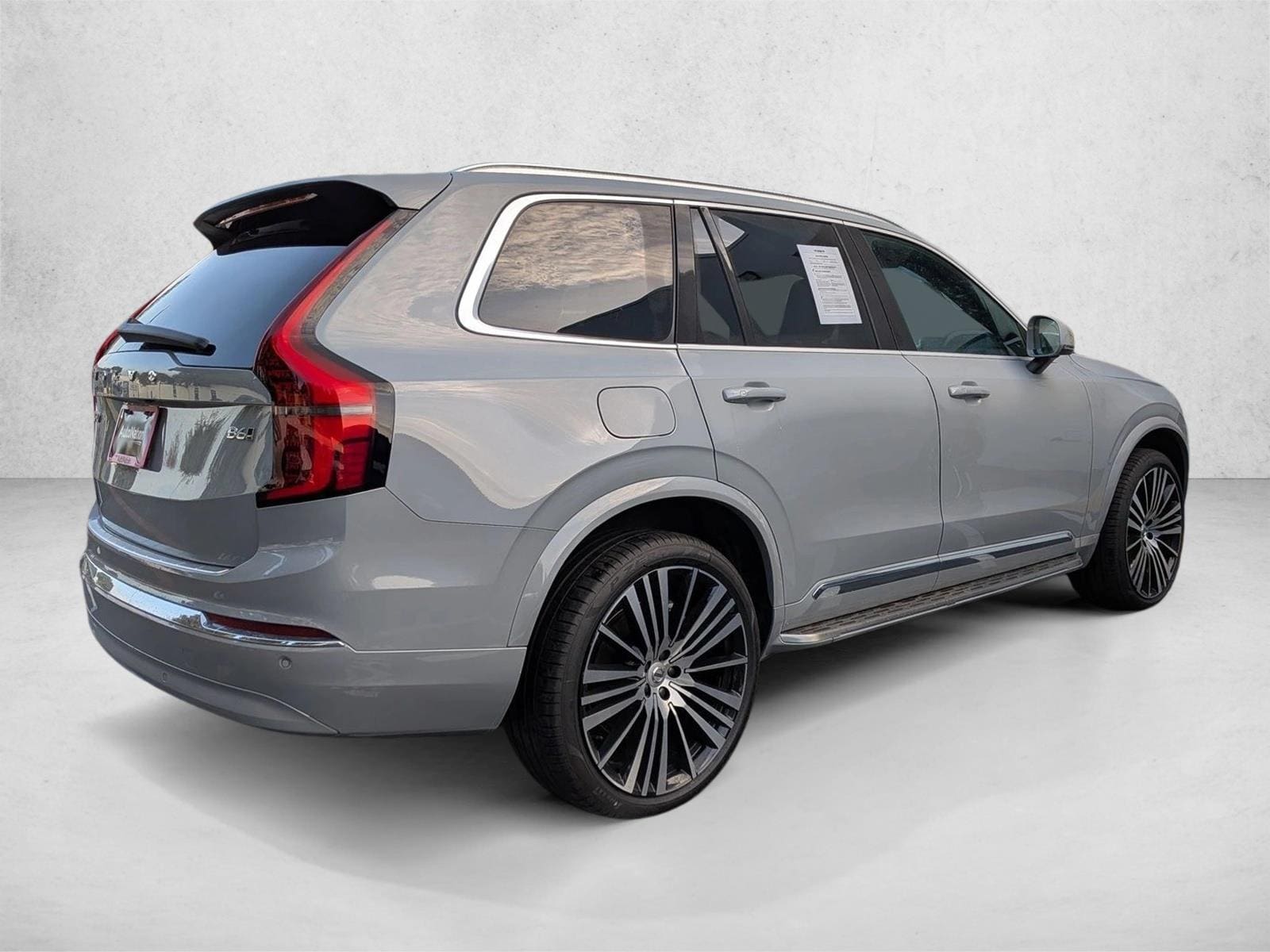 2025 Volvo XC90 Core photo 2