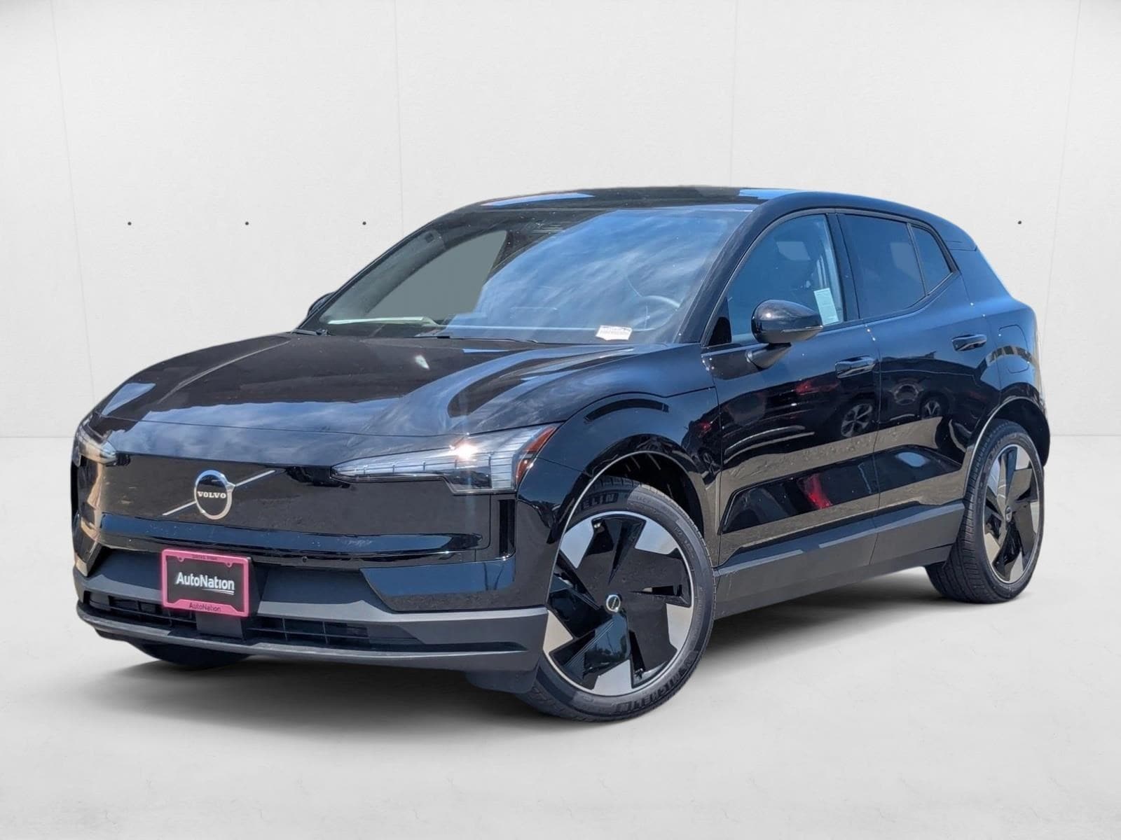 2025 Volvo EX30 Twin Motor Performance Plus's photo