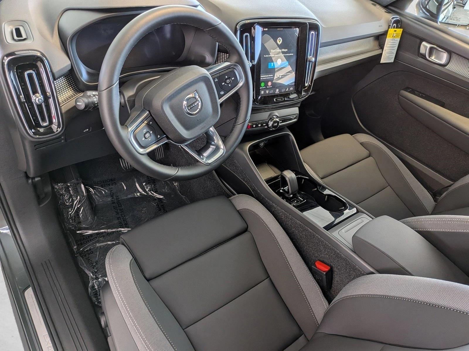 2026 Volvo EX40 Plus photo 3