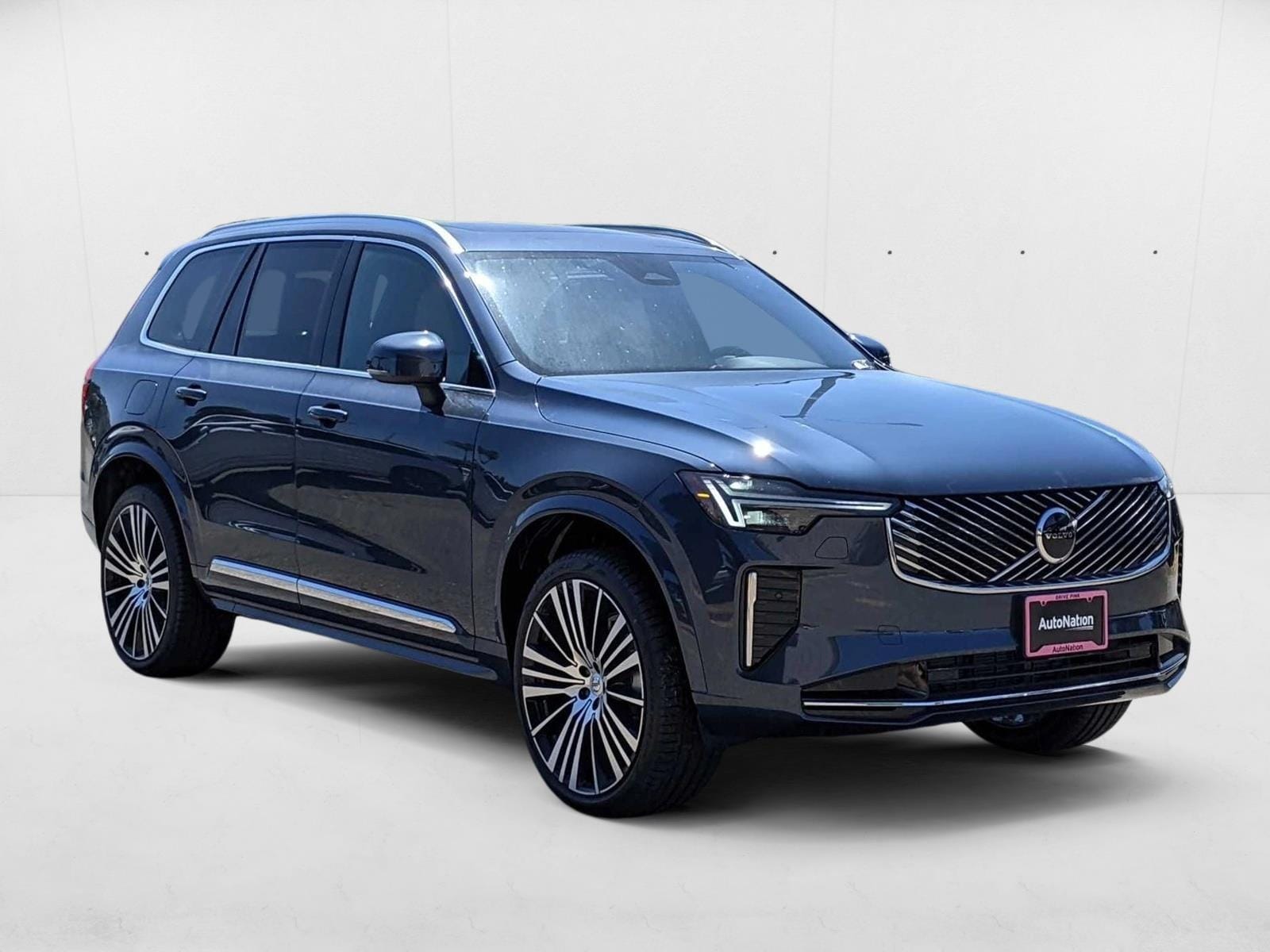 2025 Volvo XC90 Core photo 6