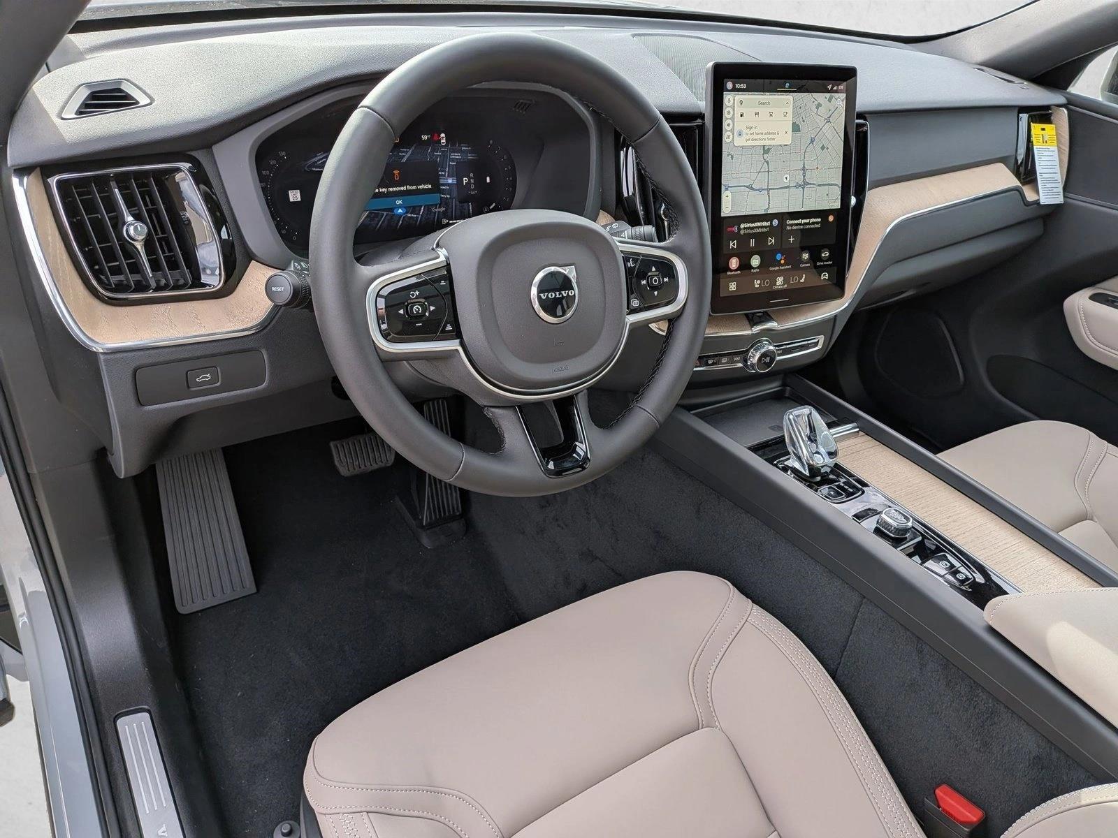 2026 Volvo XC60 Core photo 3
