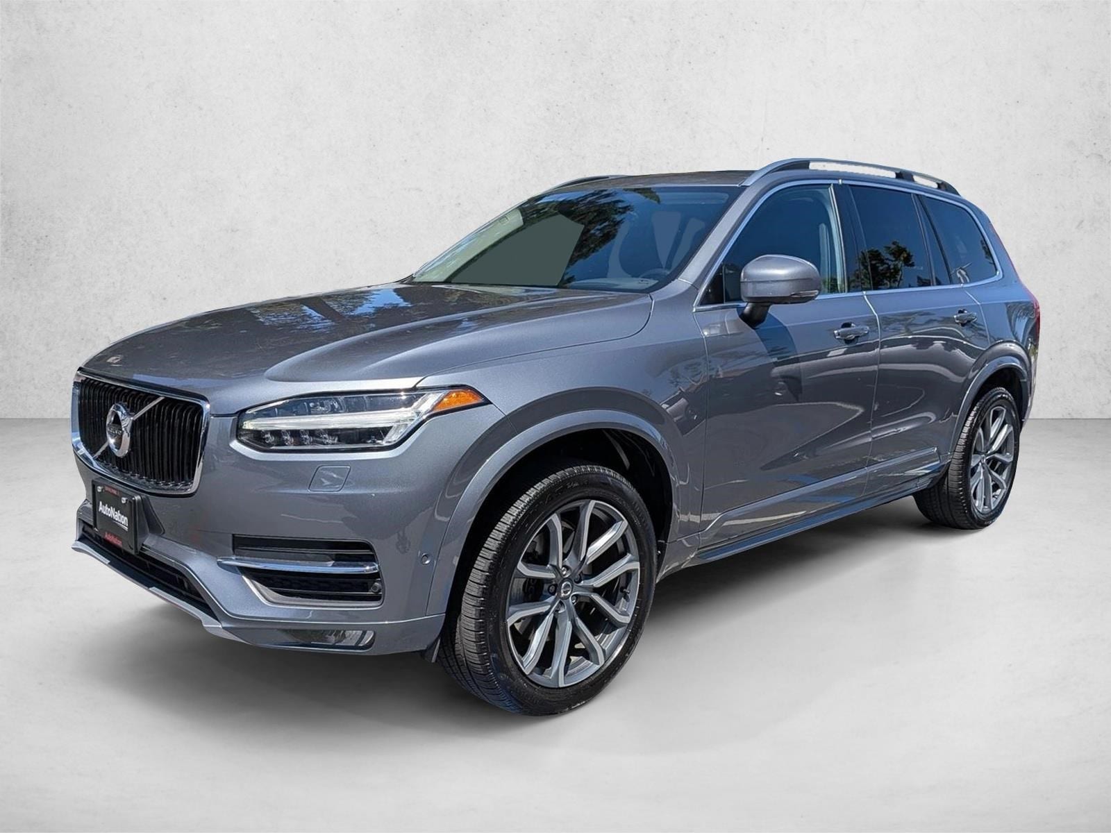 2017 Volvo XC90 T6 AWD Momentum's photo