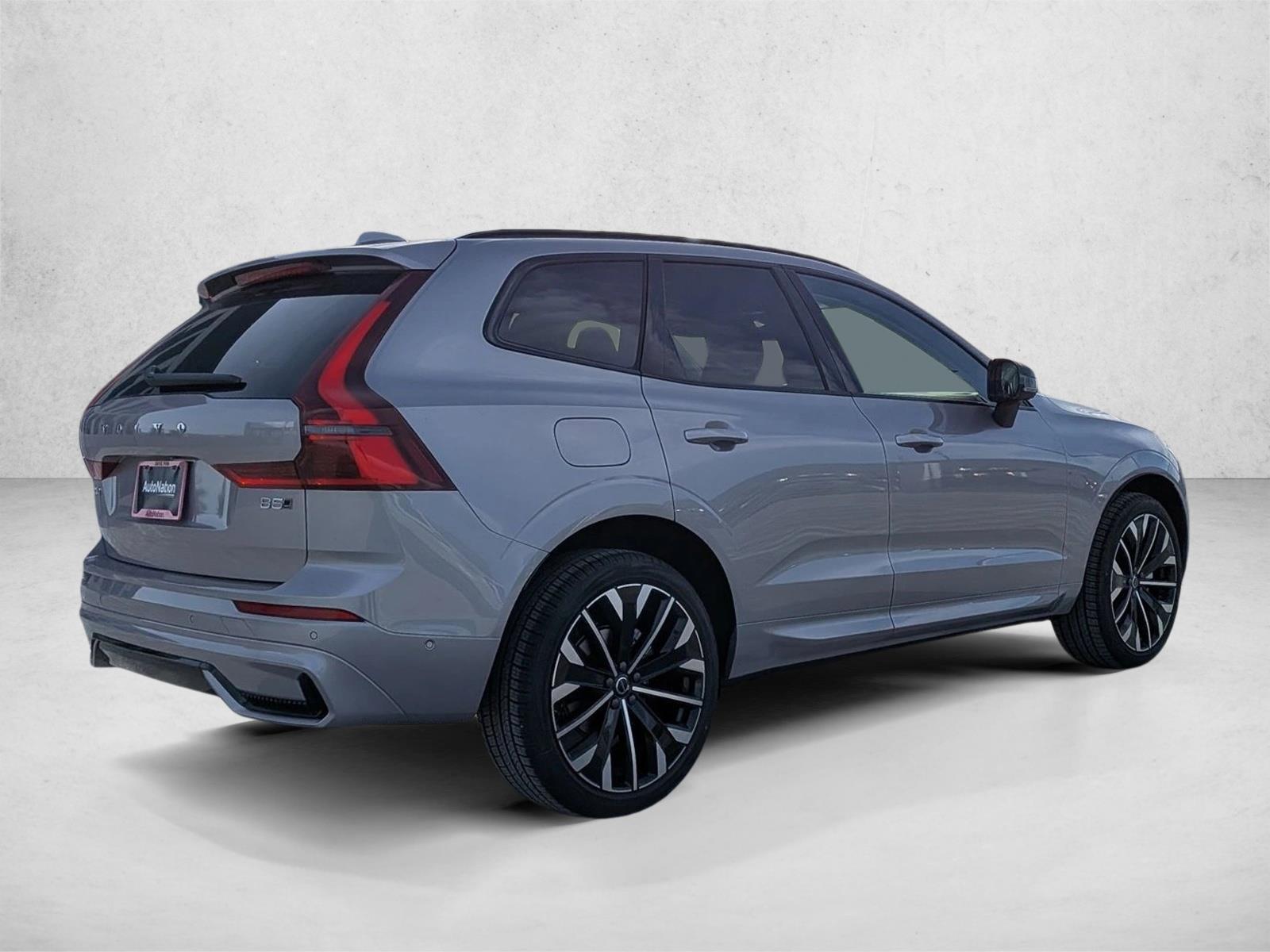 2026 Volvo XC60 photo 2