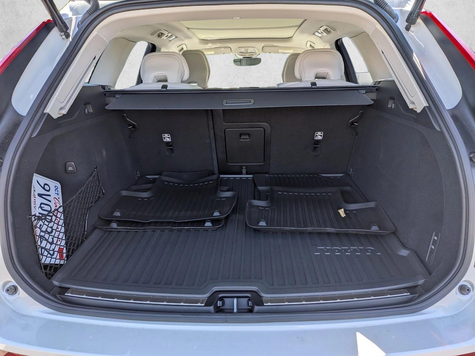 2026 Volvo XC60 B5 Ultra photo 6