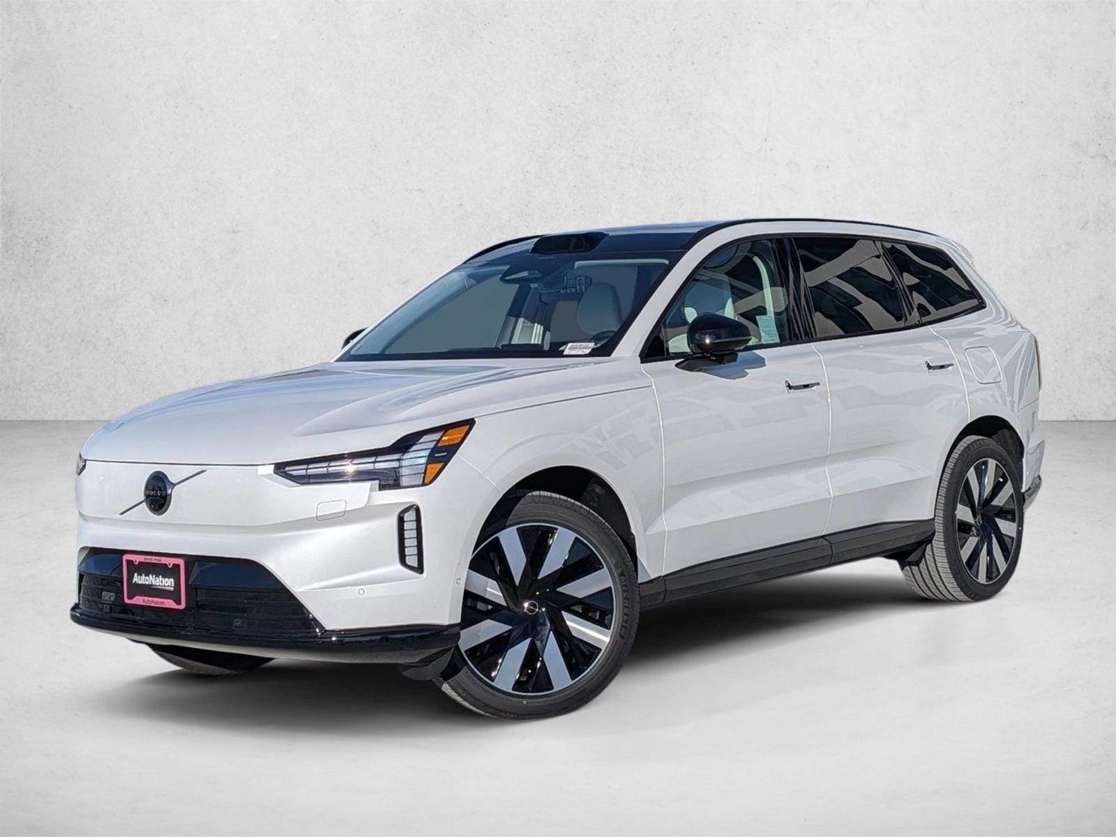 2025 Volvo EX90 Plus's photo