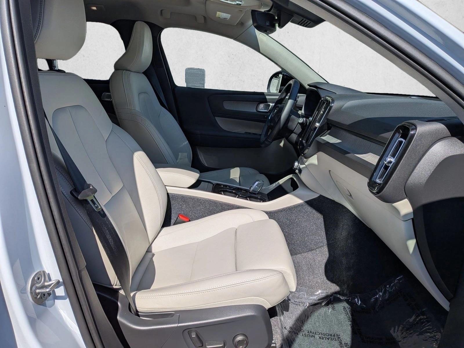 2026 Volvo XC40 Plus - Photo 21