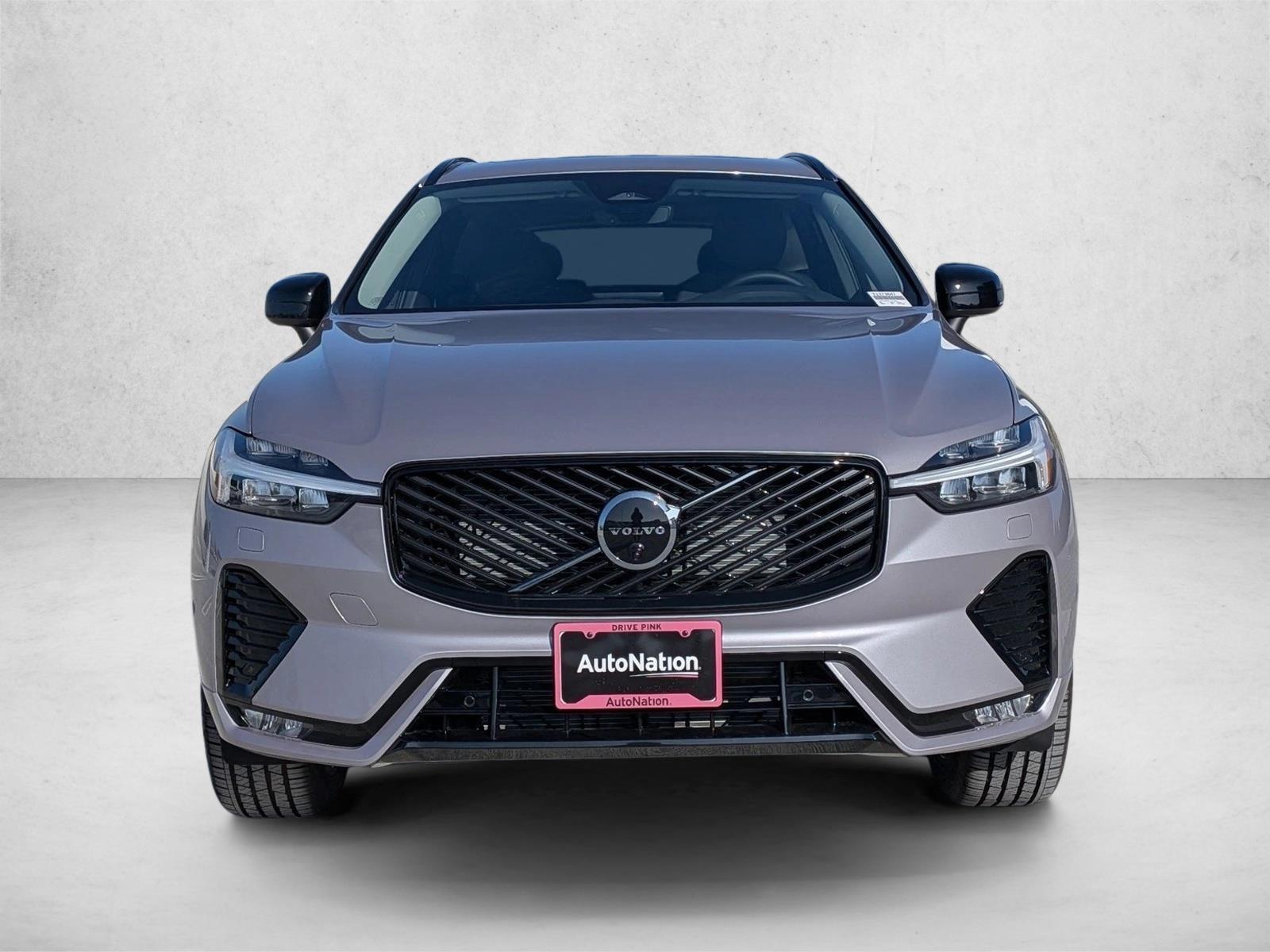 2026 Volvo XC60 Plus photo 6