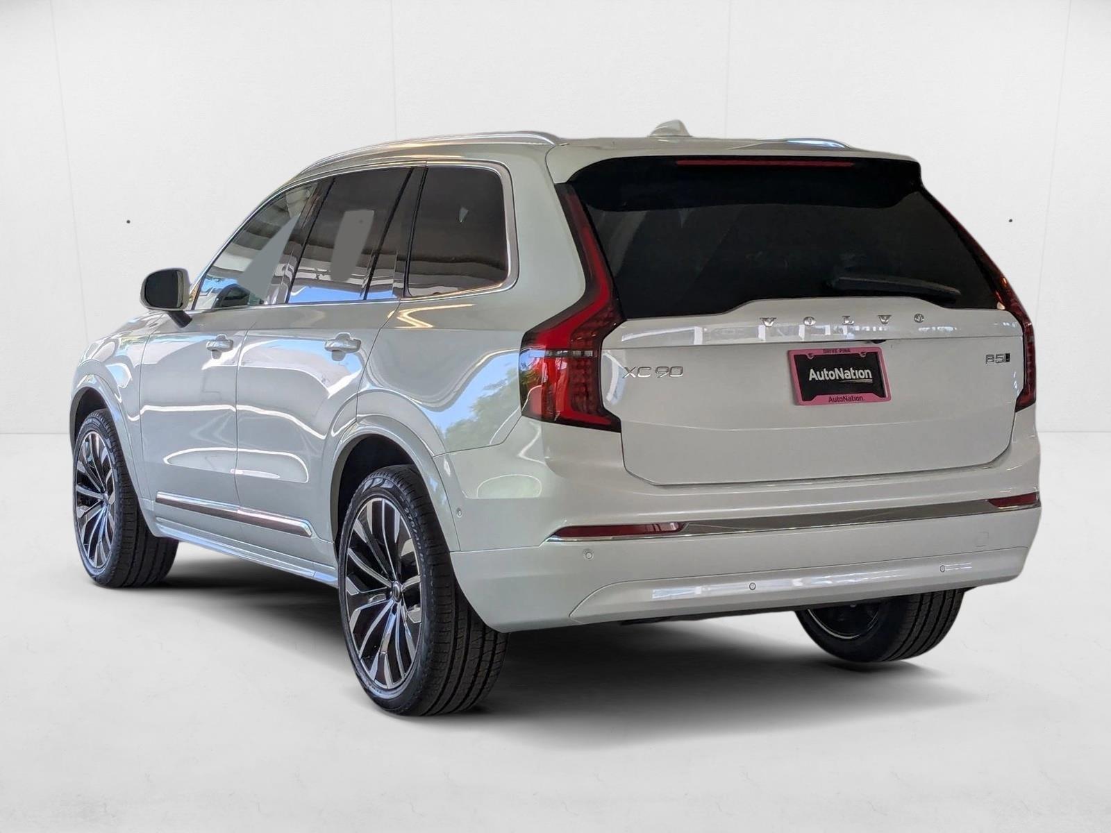 2026 Volvo XC90 Plus - Photo 8