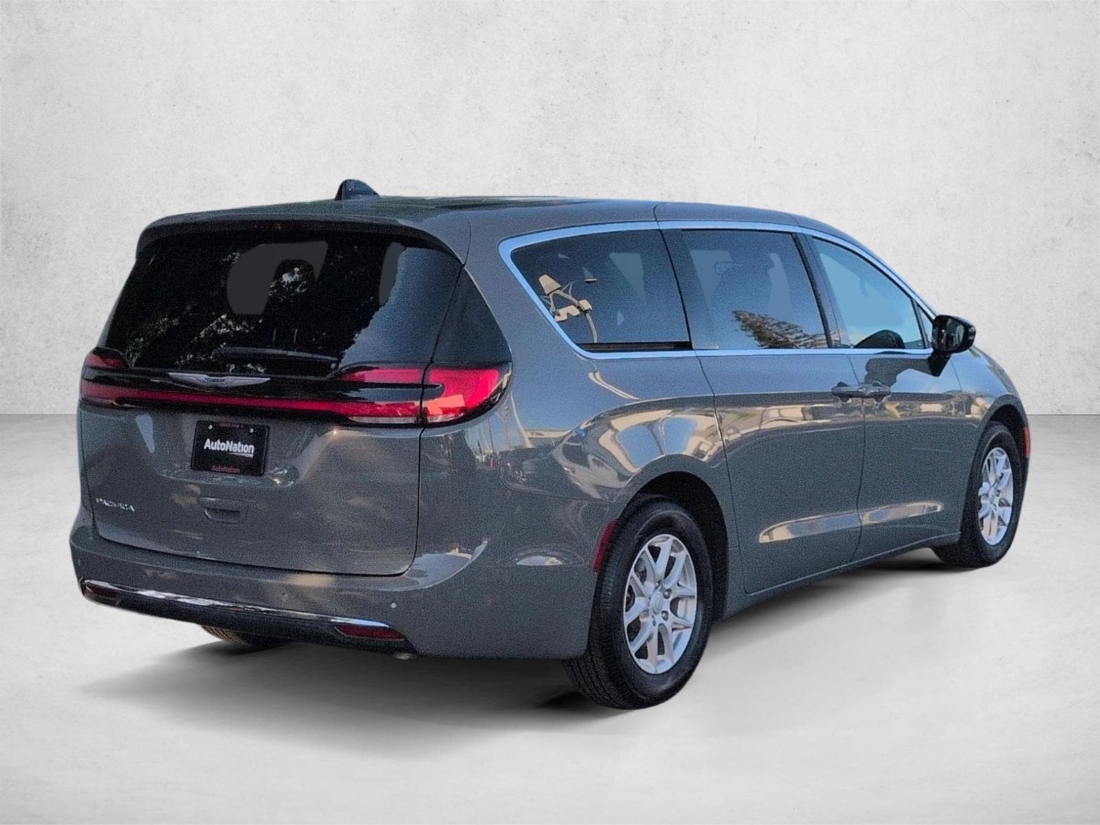 2025 Chrysler Pacifica Select photo 5