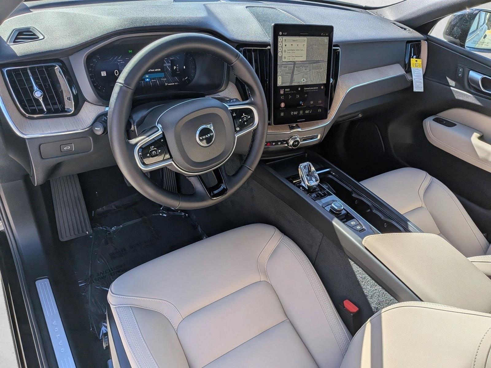 2026 Volvo XC60 Plus photo 3