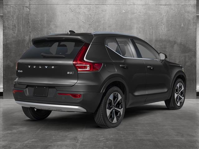 2025 Volvo XC40 Core photo 2