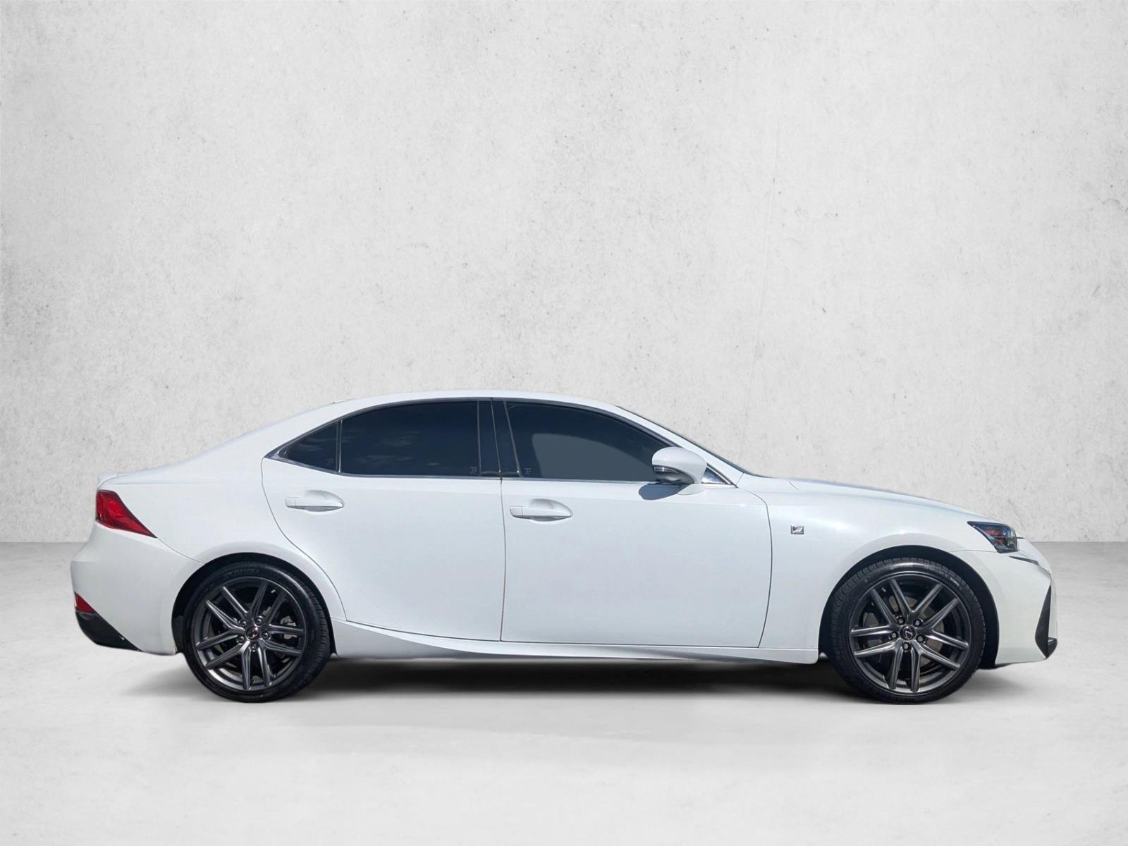 2017 Lexus IS 200t photo 4