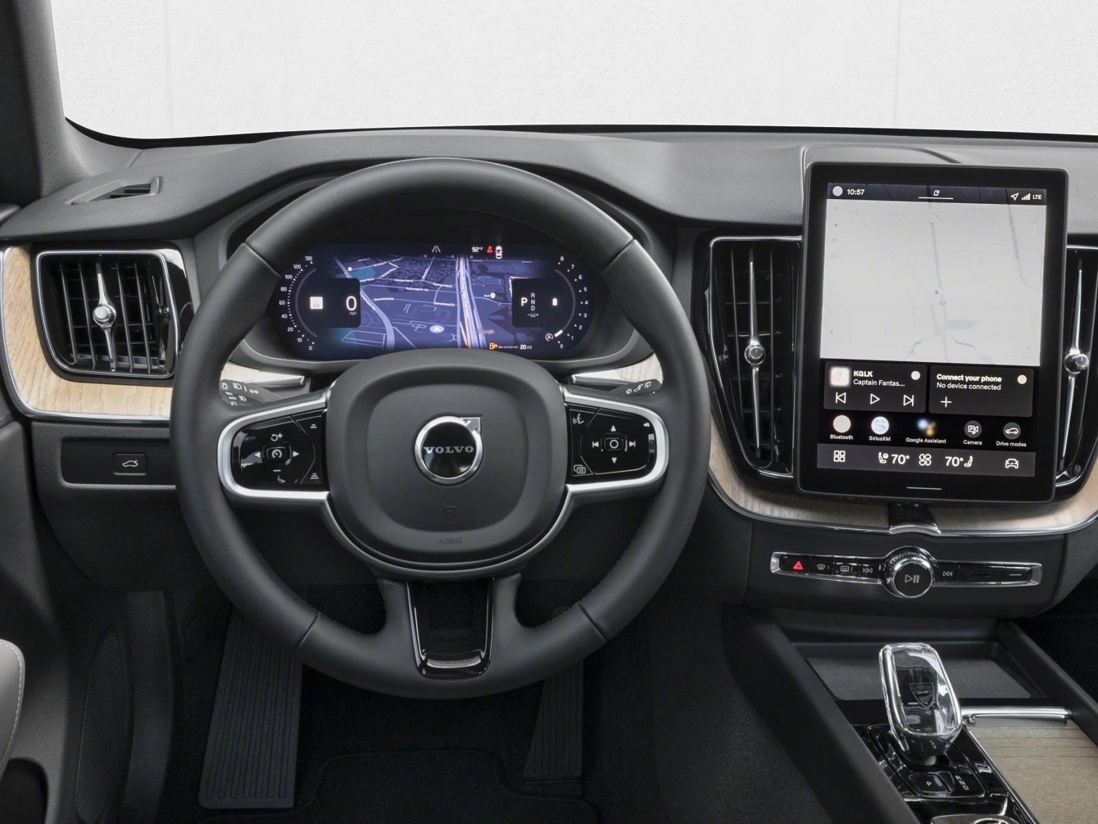 2026 Volvo XC60 Plus photo 4