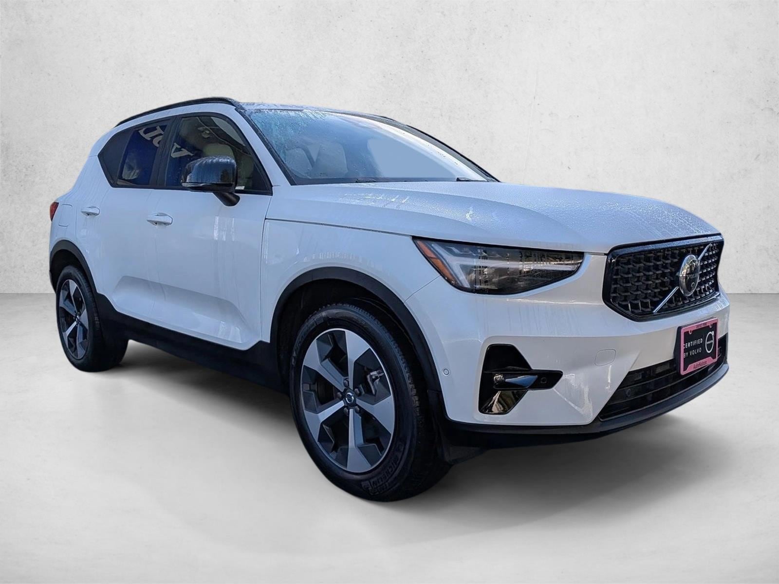 2026 Volvo XC40 B5 Plus photo 2