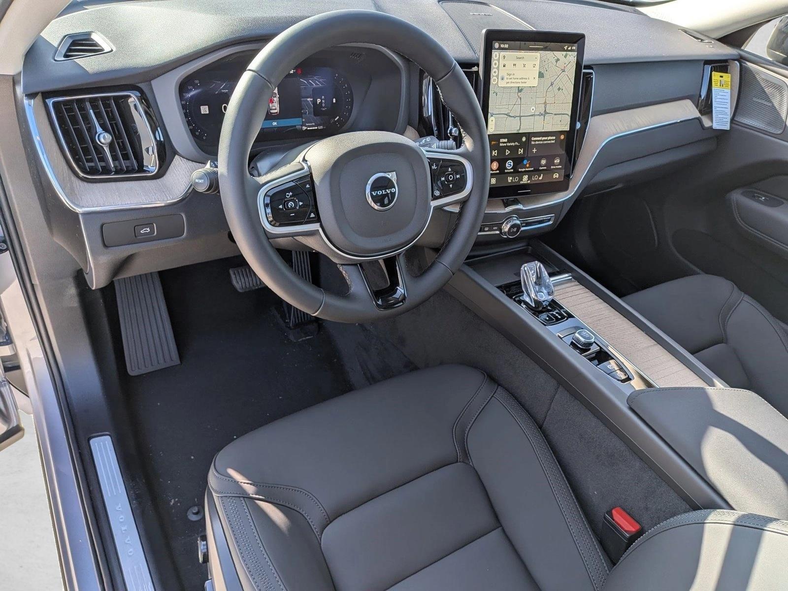 2026 Volvo XC60 Plus photo 3