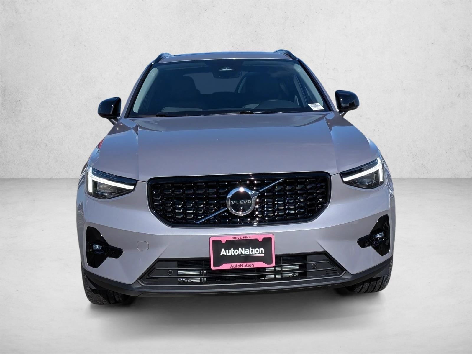 YV4L12UM2T2702961