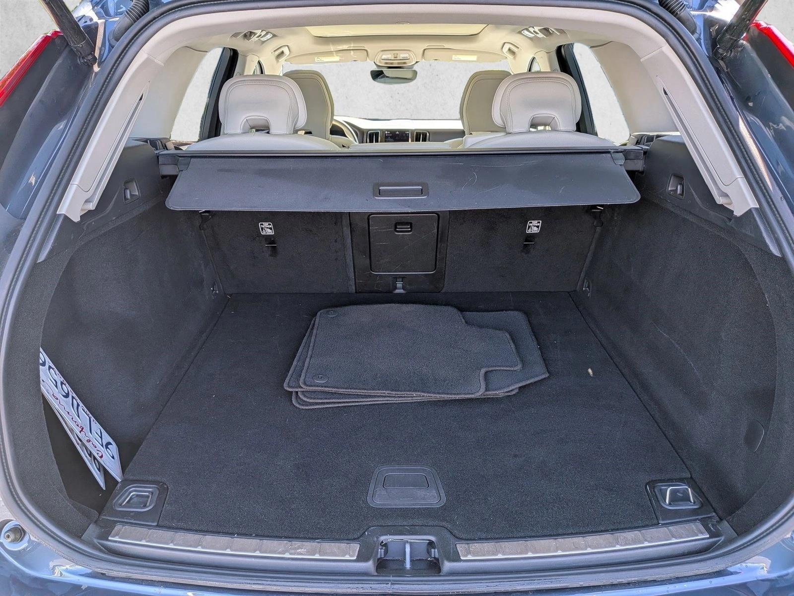 2023 Volvo XC60 B5 FWD Core photo 6