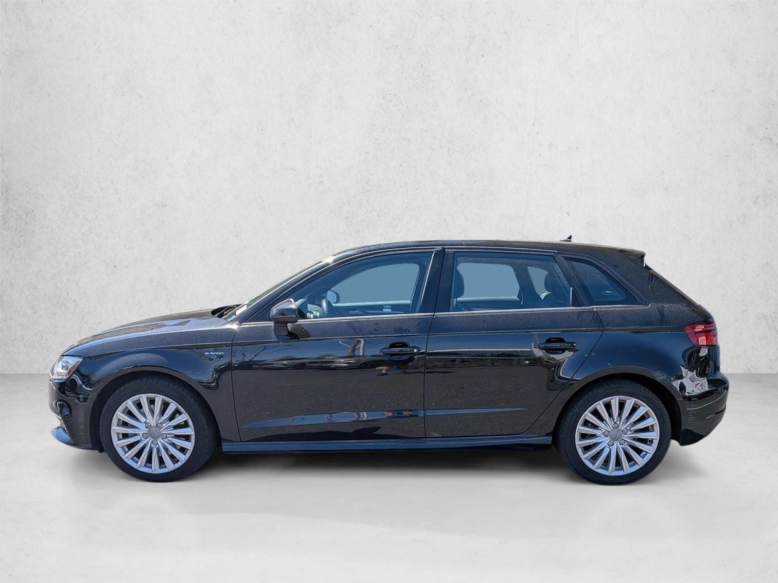 2017 Audi A3 e-tron 1.4T Premium photo 3