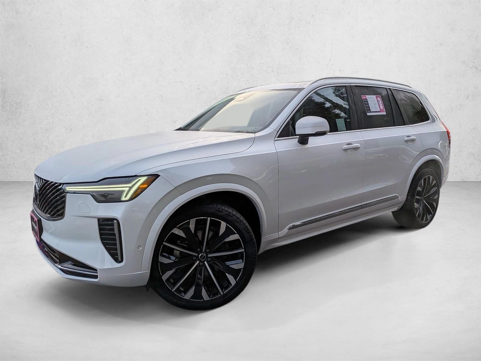 2025 Volvo XC90 Plus's photo