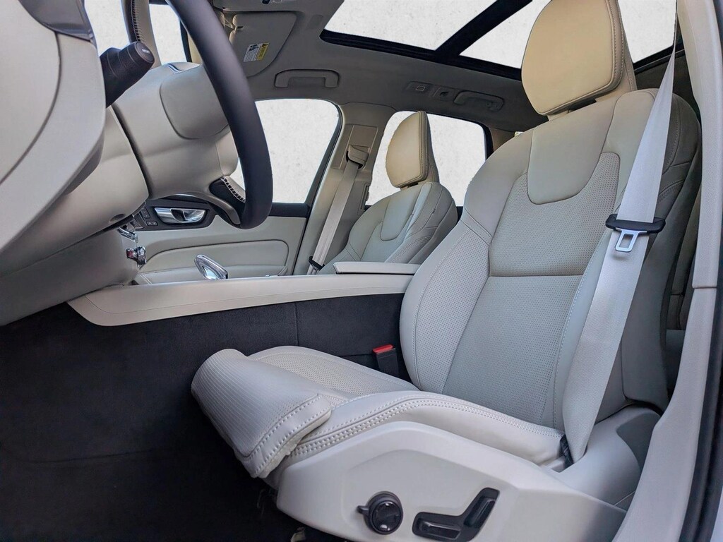 New 2026 Volvo XC60 plug-in hybrid Ultra SUV