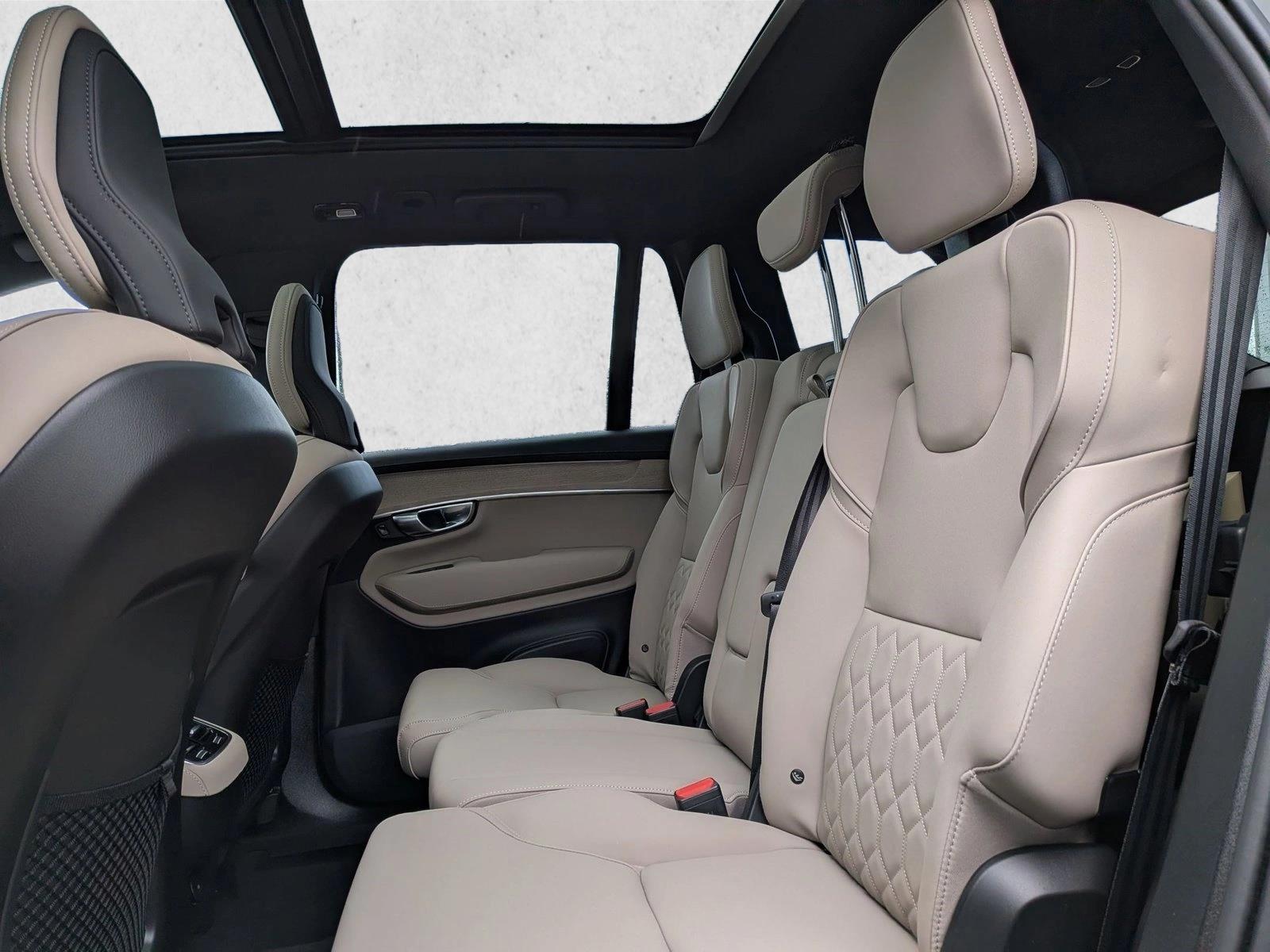 2025 Volvo XC90 Core - Photo 18