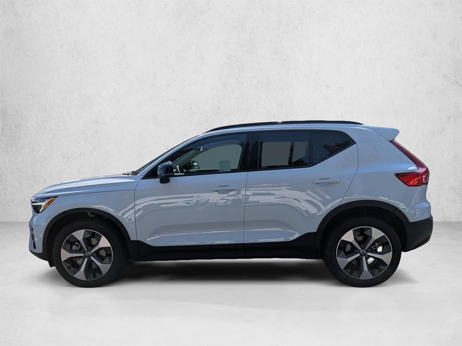 2026 Volvo XC40 Plus - Photo 9