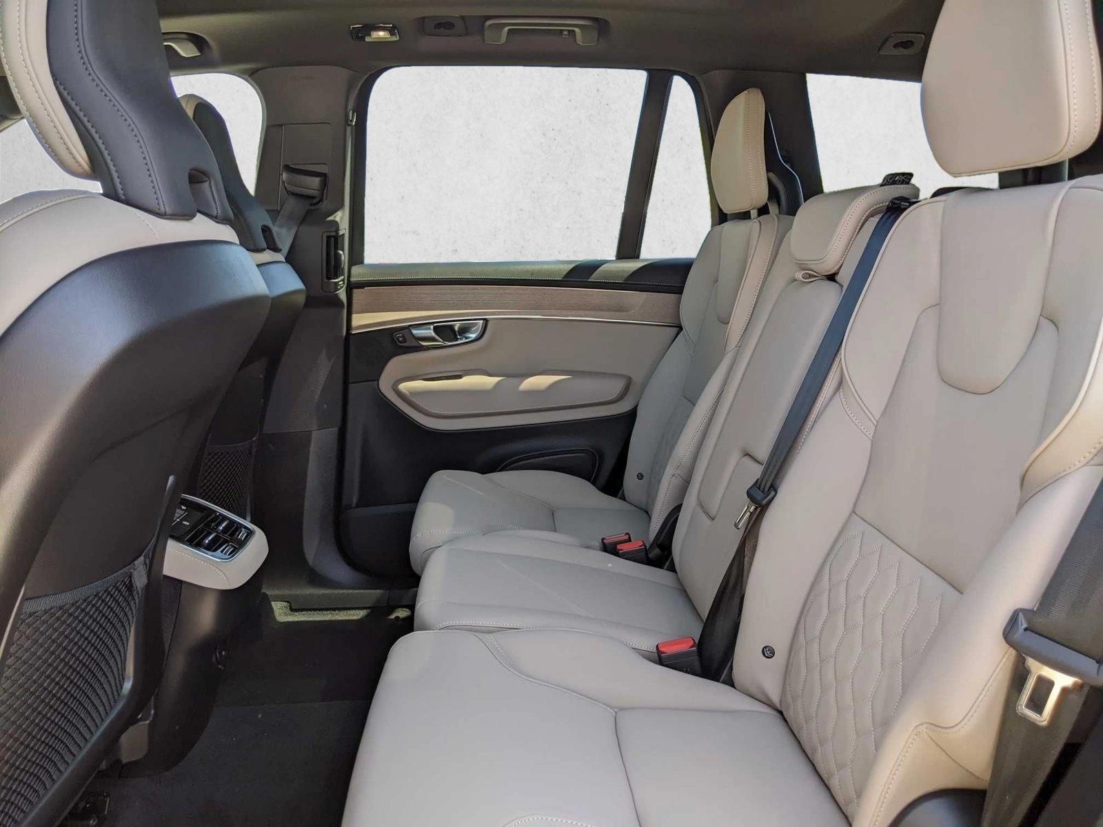 2025 Volvo XC90 Core - Photo 15