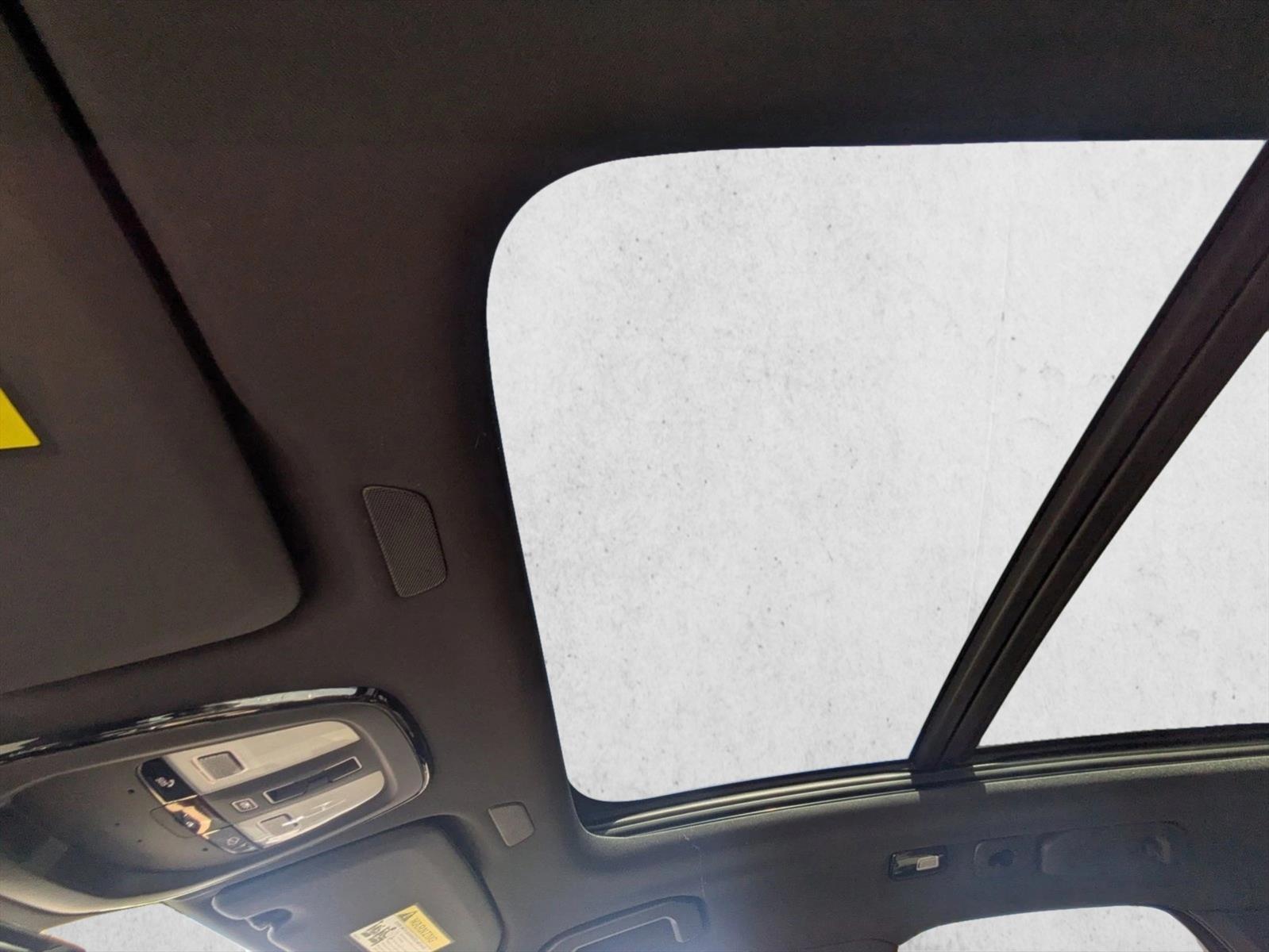 2026 Volvo XC60 Plus - Photo 16