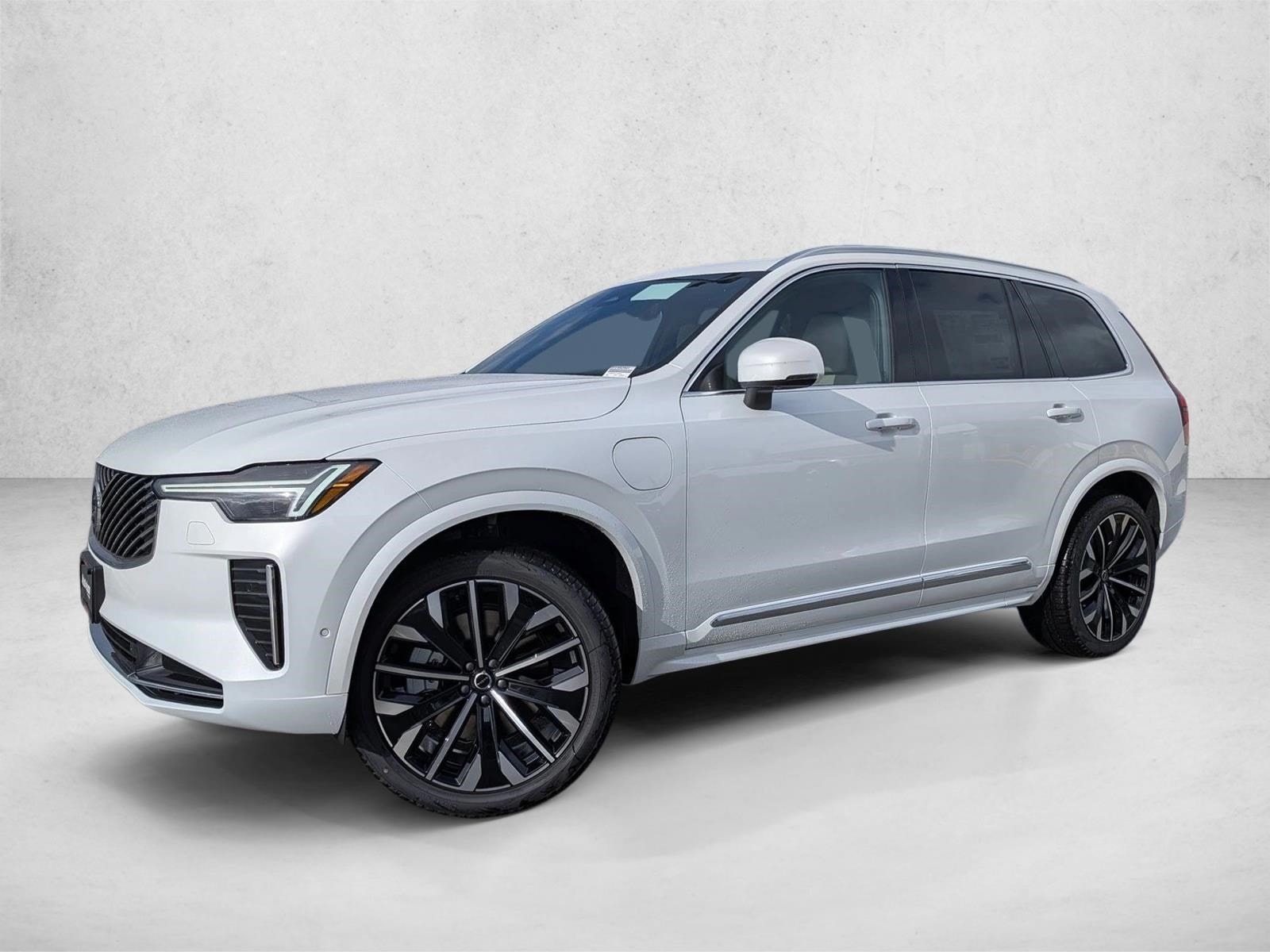 2026 Volvo XC90 Plus's photo