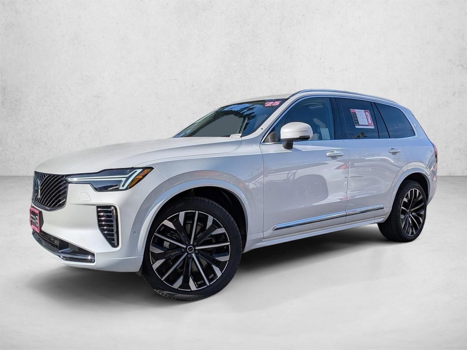 2025 Volvo XC90 Plus's photo